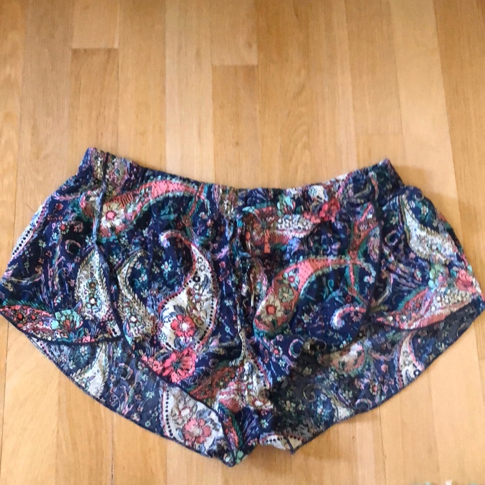 Me to we flowy shorts